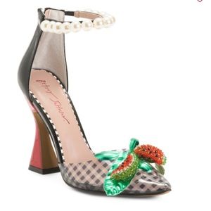 BETSEY JOHNSON
Viviann Pumps